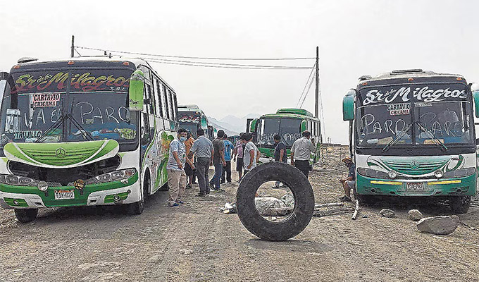 PanamericanaTV's tweet card. Dirigente dijo que de las 2 mil unidades que circulan por la región —entre micros, combis y colectivos— “todas” pagan cupos a una o más organizaciones criminales.