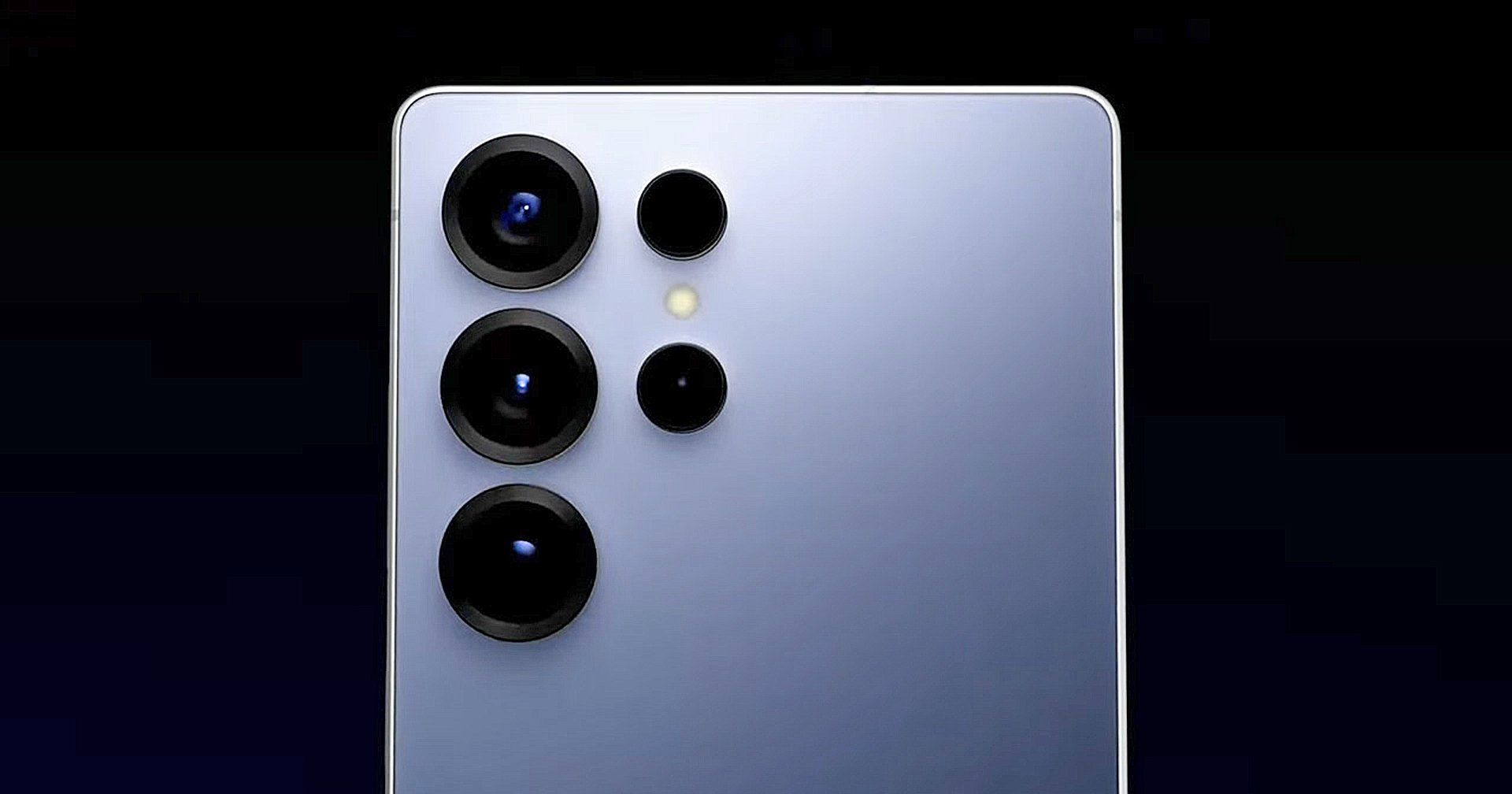 theblazetrends's tweet card. Smartphone cameras keep getting better, and a big jump might be coming soon. We’re hearing news about the Samsung Galaxy S26 Ultra. This top-tier phone is expected in January 2026. It could bring a...