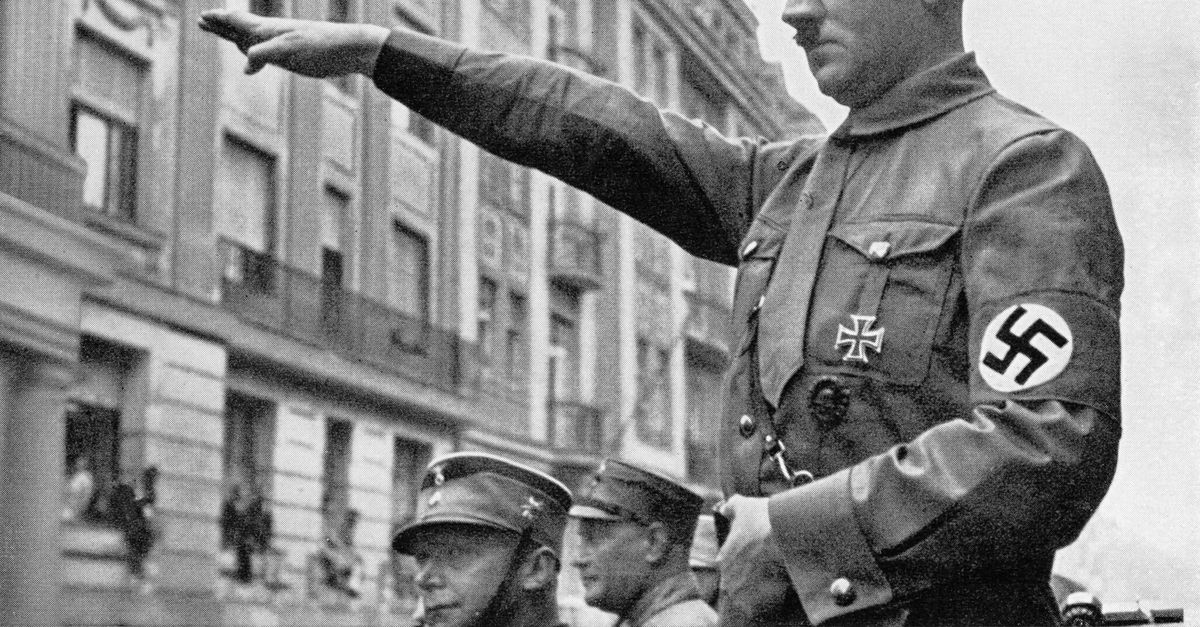 BartFunnekotter's tweet card. Wetenschappers hebben het bloed van Adolf Hitler onderzocht op erfelijke afwijkingen. Ze trekken daaruit vergaande conclusies.