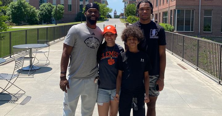 Tweet card summary image