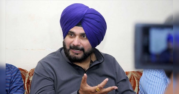 ZeeNews's tweet card. नवजोत सिंह सिद्धू ने हाल में पाकिस्तान दौरे के दौरान कहा था कि इस मुद्दे का स्थाई समाधान बातचीत के माध्यम से होना चाहिए, वहीं हमले के बाद भी सिद्दू पाकिस्तान की ओर से सफाई देते नजर आए...