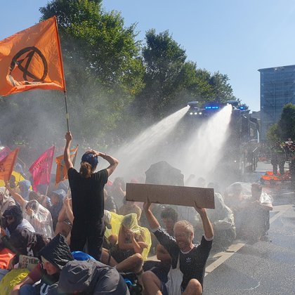 Tweet card summary image