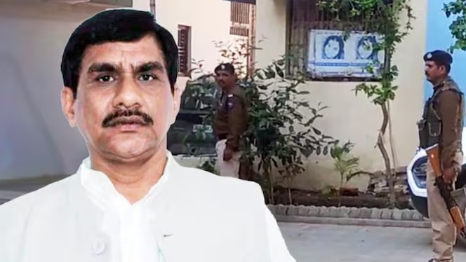 aajtak's tweet card. लालू प्रसाद यादव के करीबी राजद नेता सुभाष यादव को ED ने गिरफ्तार कर लिया है. ED ने सुभाष यादव के 8 ठिकानों पर 14 घंटे छापेमारी की थी. जानकारी के मुताबिक, दानापुर स्थित आवास से 2 करोड़ कैश के अलावा...