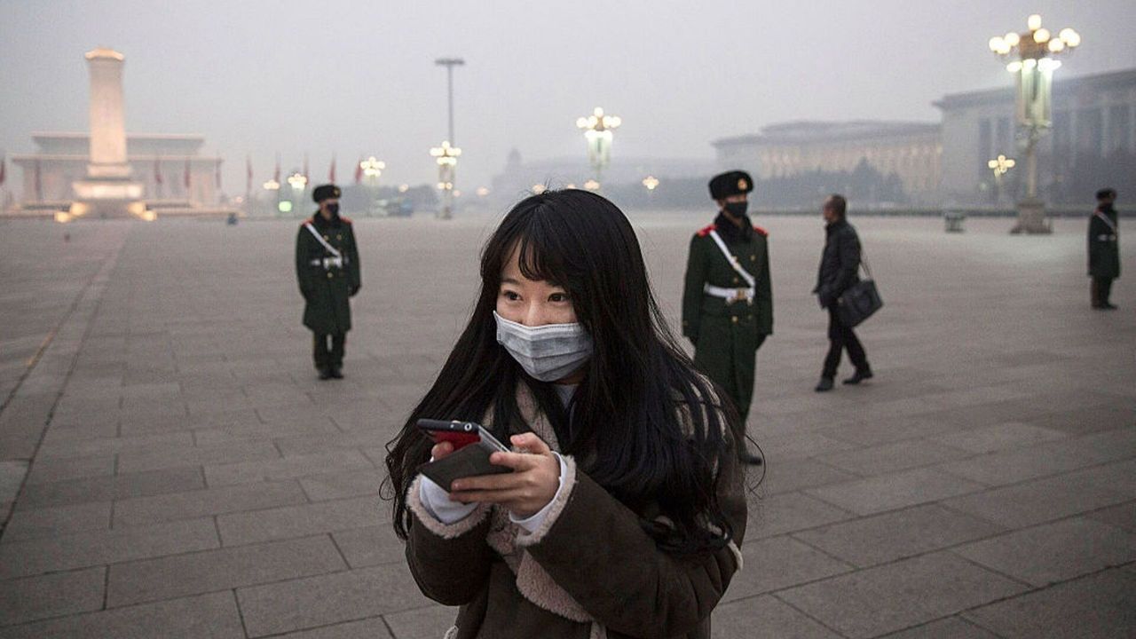 CNTIndia's tweet card. On days of high smog in Beijing, residents open the Blue Map app on their smartphones to check the environmental polluters at fault. Read more.