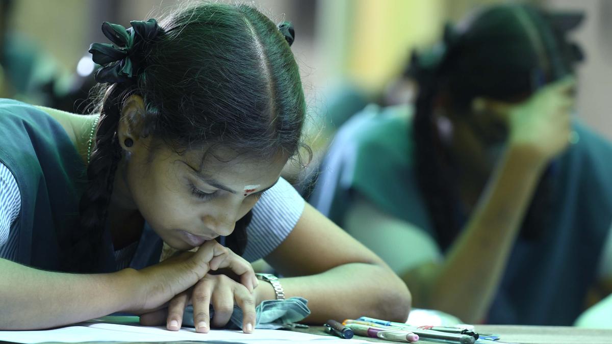 the_hindu's tweet card. The Hindu mapped the changes in the Class 11 Sociology textbook, Understanding Society, which revealed multiple instances of dropped topics.