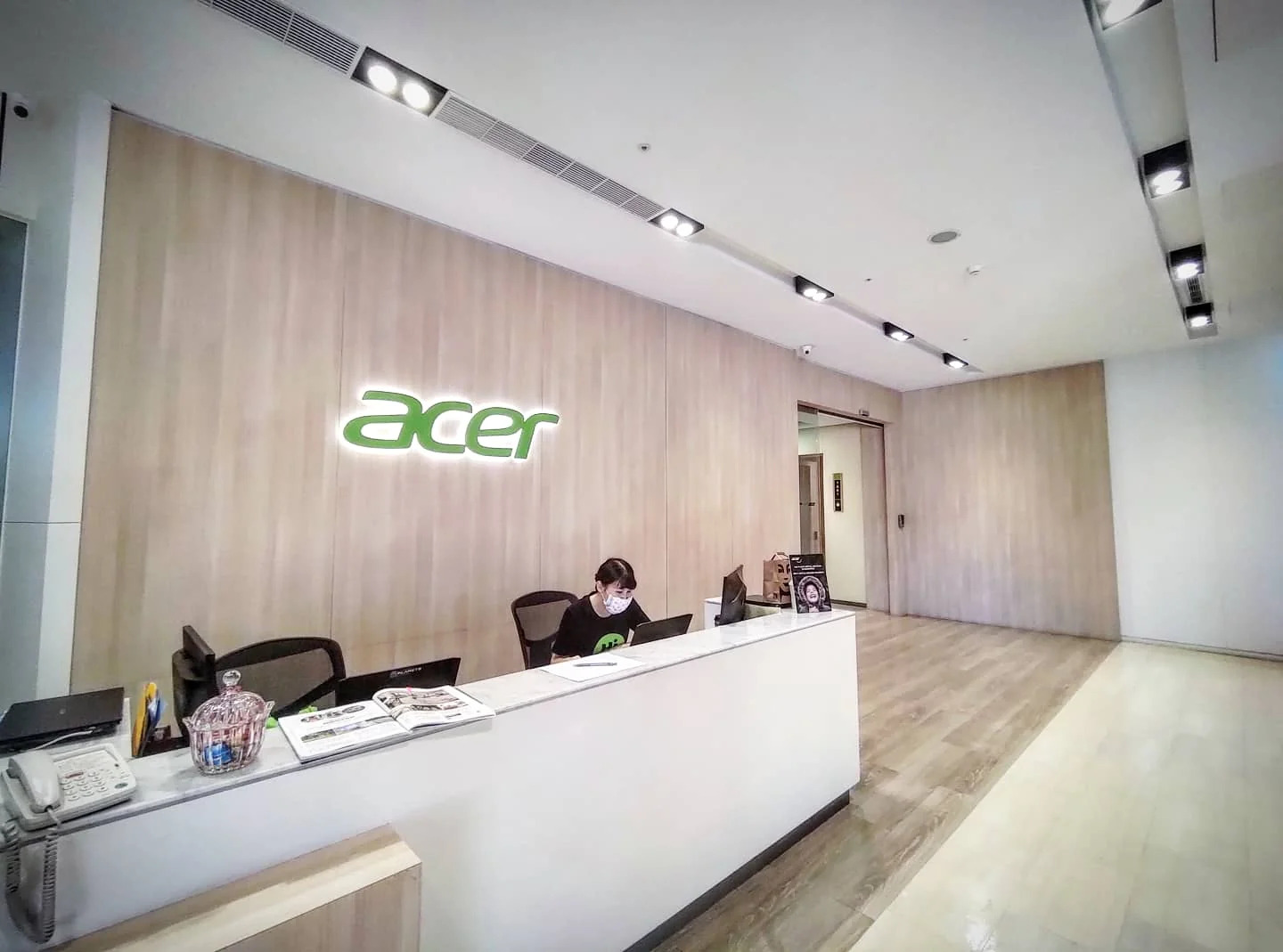 codeblackmy's tweet card. Acer posted Q3 revenues of NT$73.4 billion with improved margins and doubled operating income from the prior quarter.