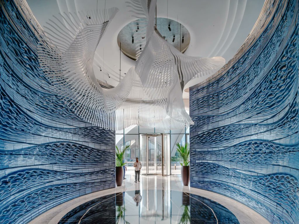 urdesignmag's tweet card. Explore Studio RAP's monumental 3D-printed ceramic walls at the new Jumeirah Marsa Al Arab in Dubai.