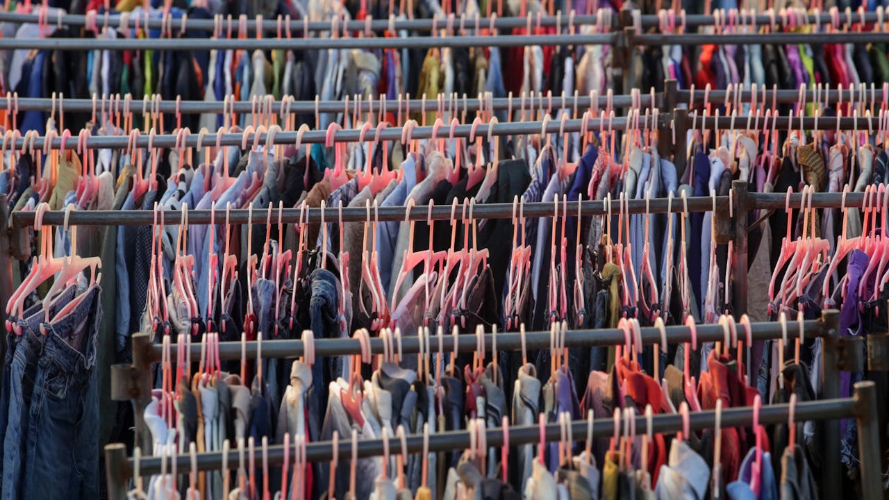 _webbwright's tweet card. Can AI help the fashion industry cut back on waste?