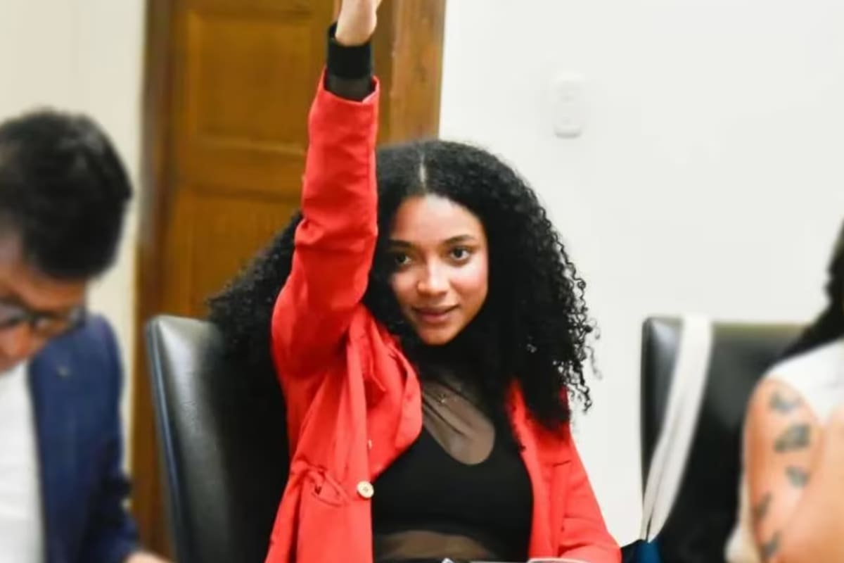 WRadioColombia's tweet card. El director de La W, Julio Sánchez Cristo, reveló que el caso Juliana Guerrero estaría afectando la convalidación de títulos de colombianos en el exterior.