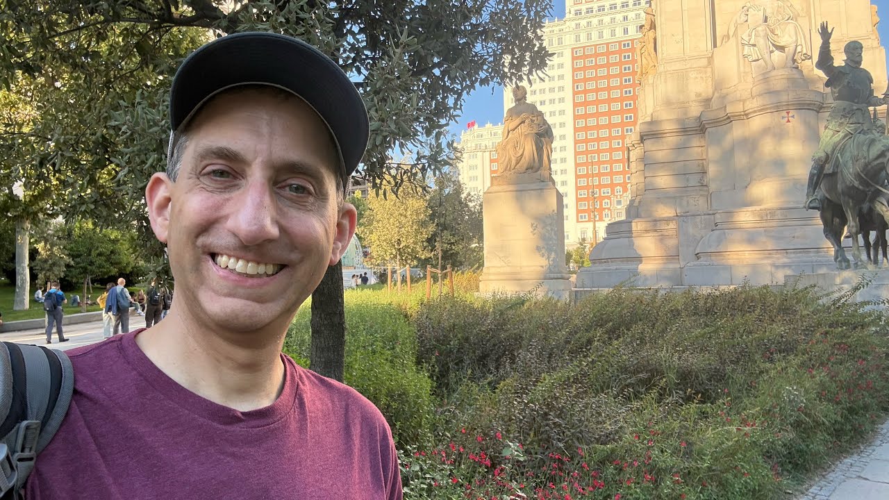 LooknerChannel's tweet card. Live in Madrid continued - 10/2/2025