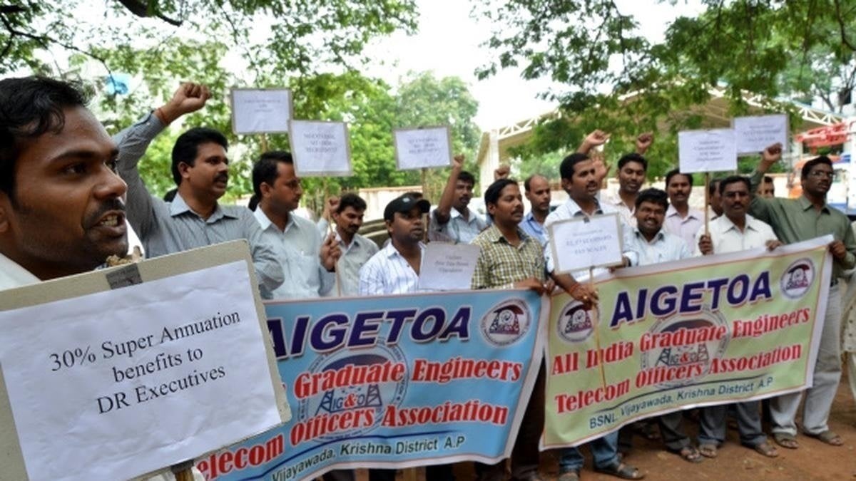 ChangeOrg_India's tweet card. Stop Destroying Careers Of Young BSNL Executives #SaveBSNLCareers