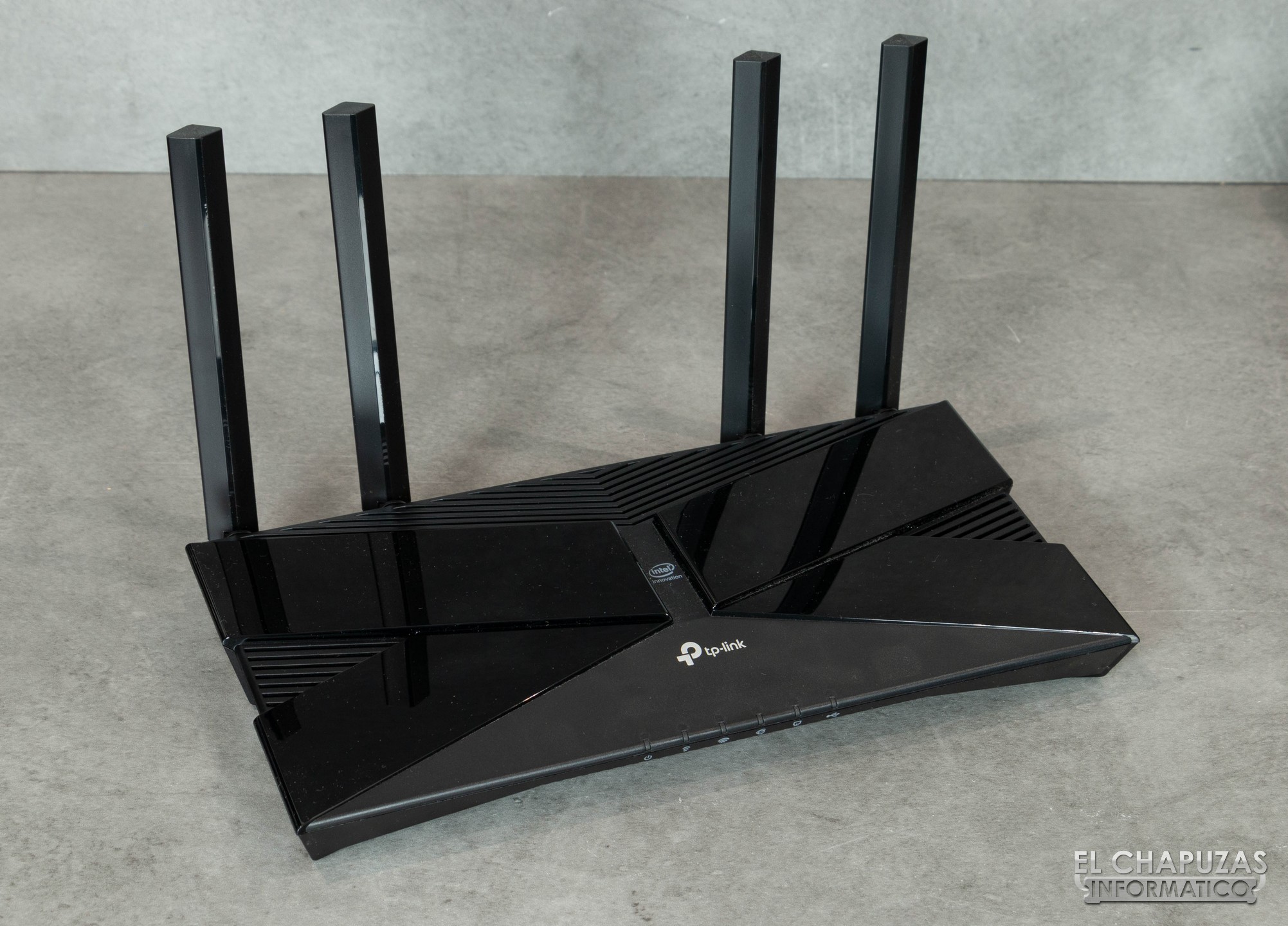 migeljs's tweet card. Hoy conocemos que MásMóvil se encontrando reclamando a un cliente 150 euros que perdió el router en el derrumbamiento de su casa.