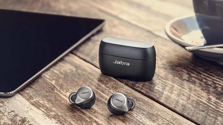 TechWiredUp's tweet card. So, what earbuds have the best microphone? The Jabra Elite 75t has the best microphone out of any of the earbuds that we've tried.