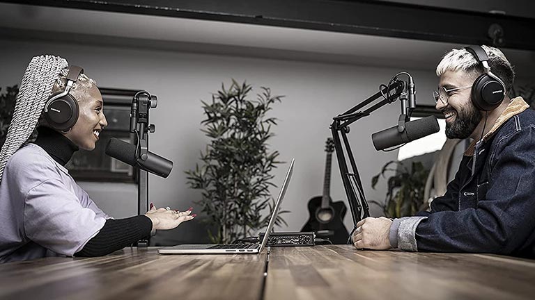 TechWiredUp's tweet card. What's the best microphone for podcasting? We recommend the Shure SM7B. Dynamic microphones such as the Shure SM7B are perfect for podcasting