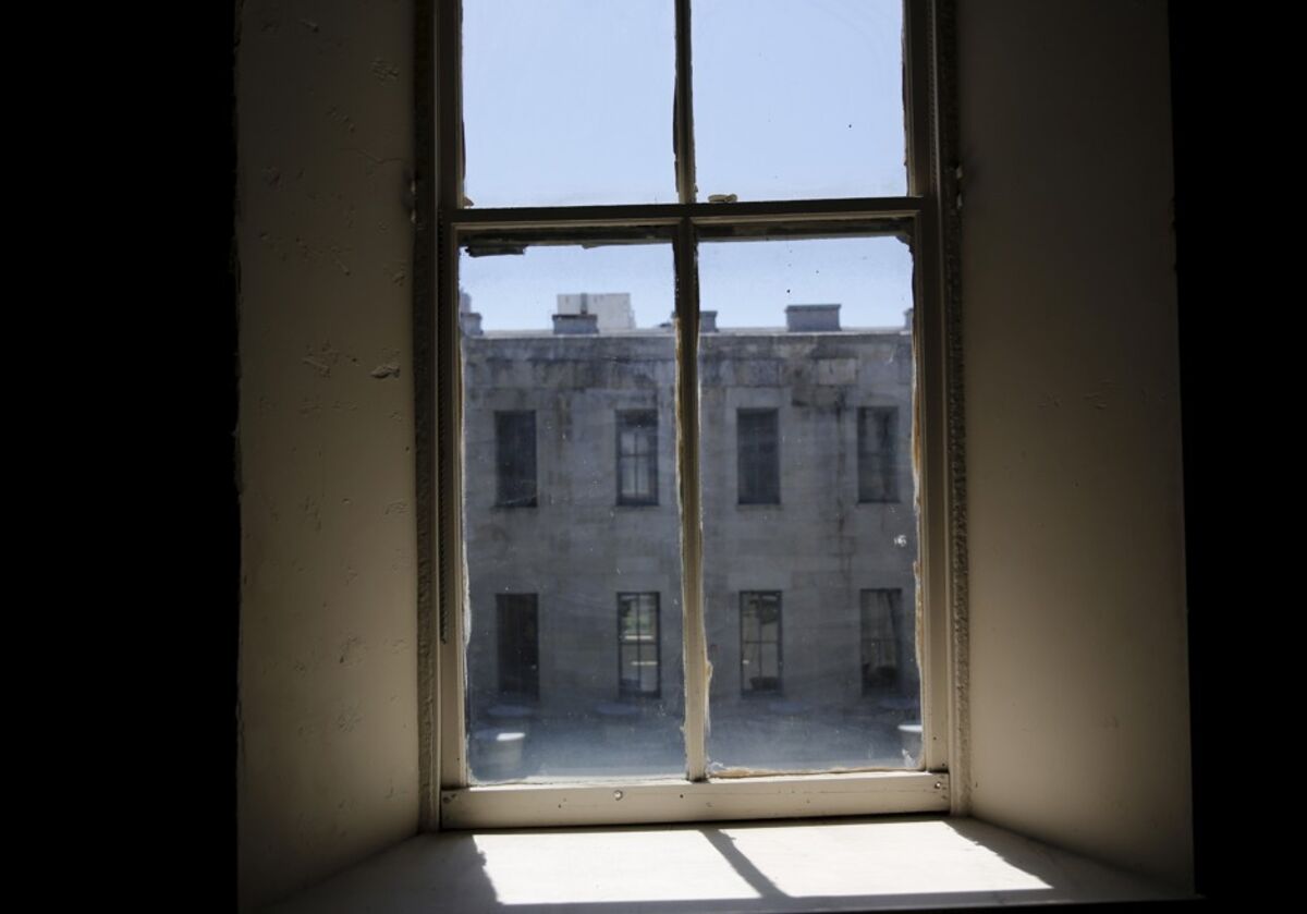 Archability's tweet card. A new book uncovers what breaking and entering can reveal about buildings.