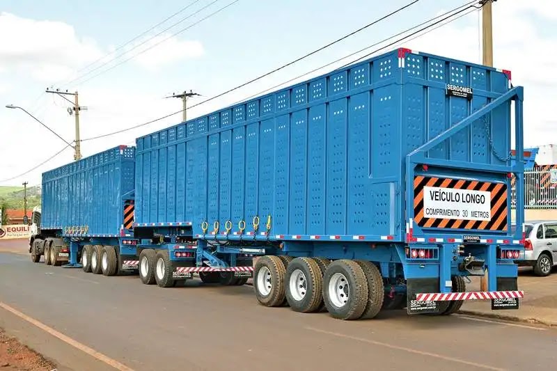 WebCaminhoes's tweet card. Sergomel inova com o Super Rodotrem de 11 eixos. Ganho logístico, 91 toneladas de carga líquida e segurança para transporte canavieiro e grãos.