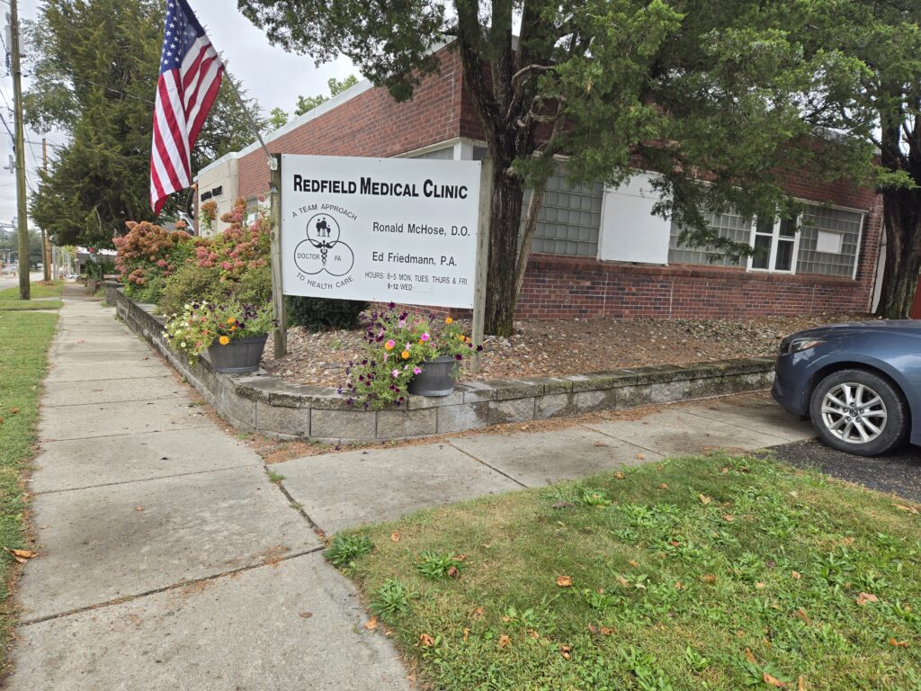 ClinicalAdvisor's tweet card. Love of medicine, the privilege of helping people, and the challenge of making a federally certified, rural health clinic in Redfield, Iowa, work for patients keep PAs Friedmann and Coyte going.