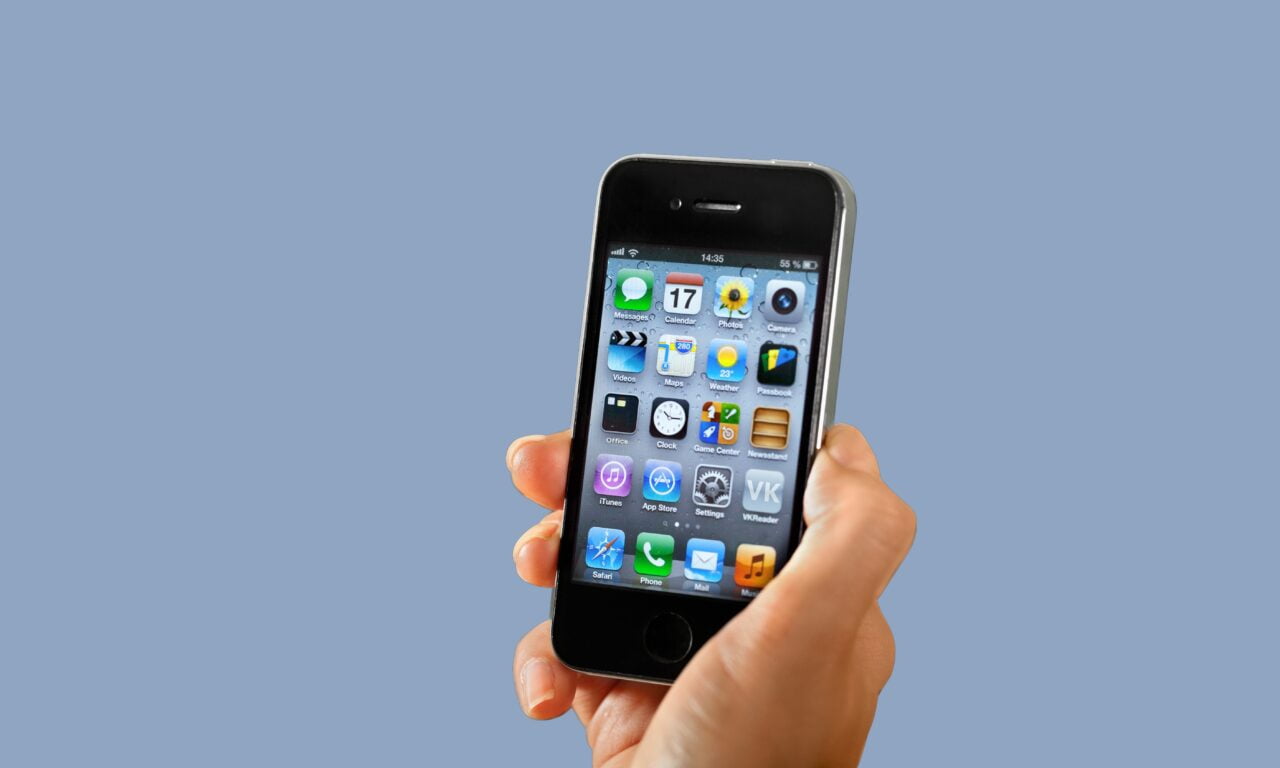 android_polska's tweet card. Od zaprezentowania systemu iOS 1, a dokładnie iPhone OS 1, minęło już ponad 17 lat. Przez ten czas urządzenia mobilne mocno ewoluowały, tak samo jak