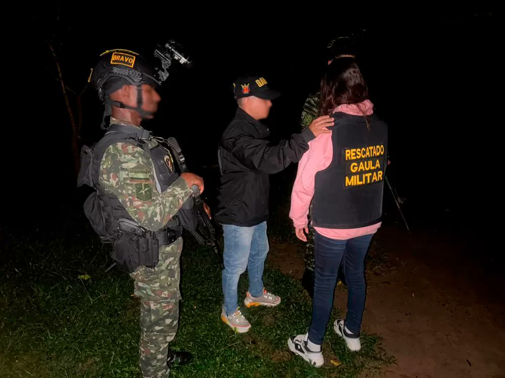 ElCirculoarauca's tweet card. En una operación conjunta entre el Gaula Militar del Ejército Nacional y el Gaula de la Policía Nacional, fueron rescatadas dos personas que permanecían secuestradas en su propia finca por presuntos...