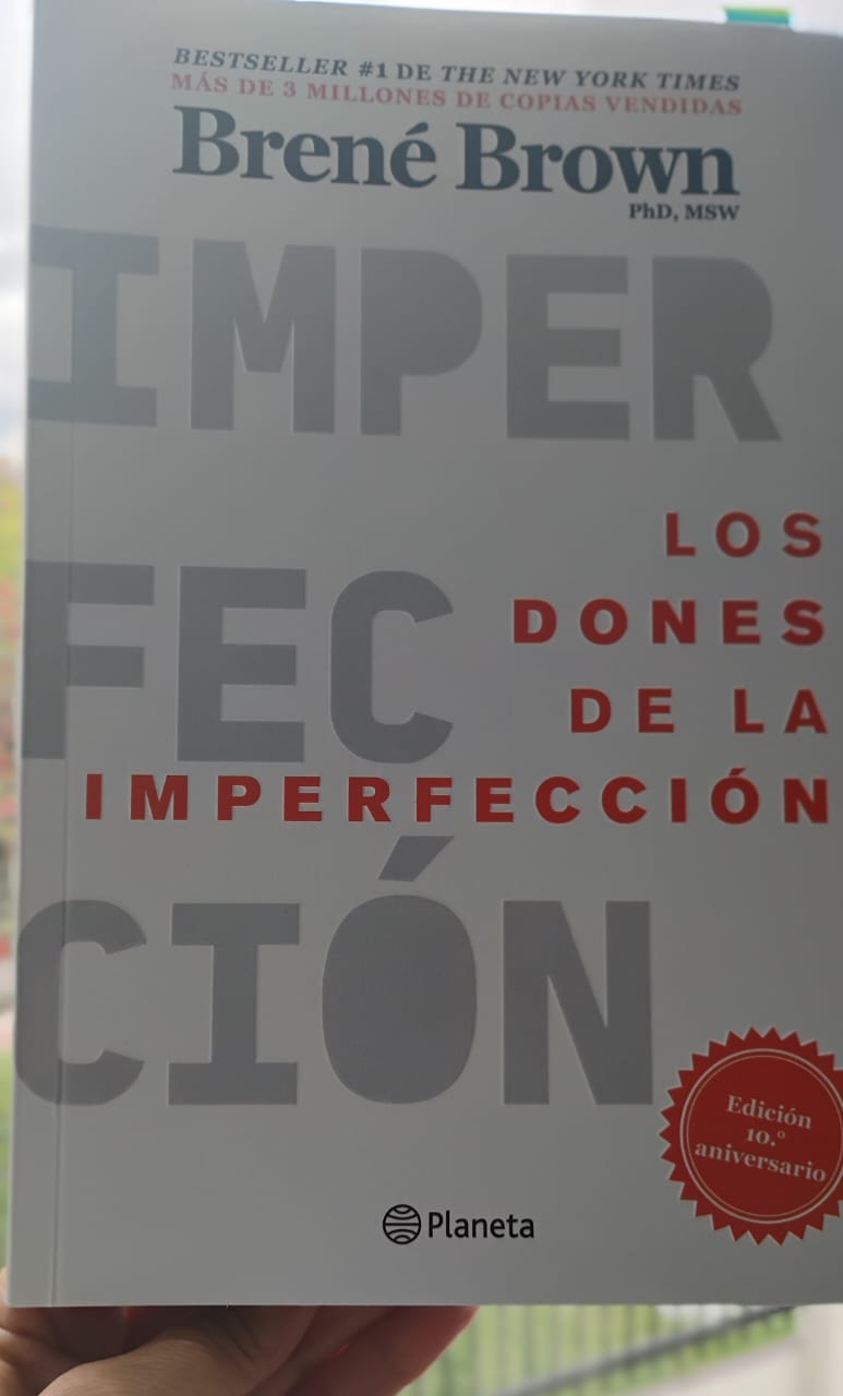 ELTIEMPO's tweet card. Hace poco hablaba con una coachee sobre la valentía y me decía que admiraba a la gente que se lanza sin miedo, que toma decisiones arriesgadas o que se atreve a hablar cuando todos callan. Me quedé...