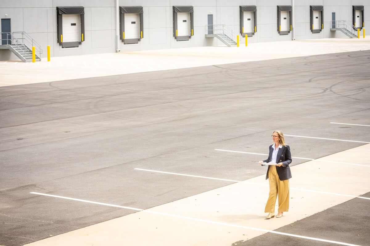 business's tweet card. Businesses seeking US manufacturing sites have Didi Caldwell on speed dial. The CEO of Global Location Strategies factors in up to 850 distinct data points.