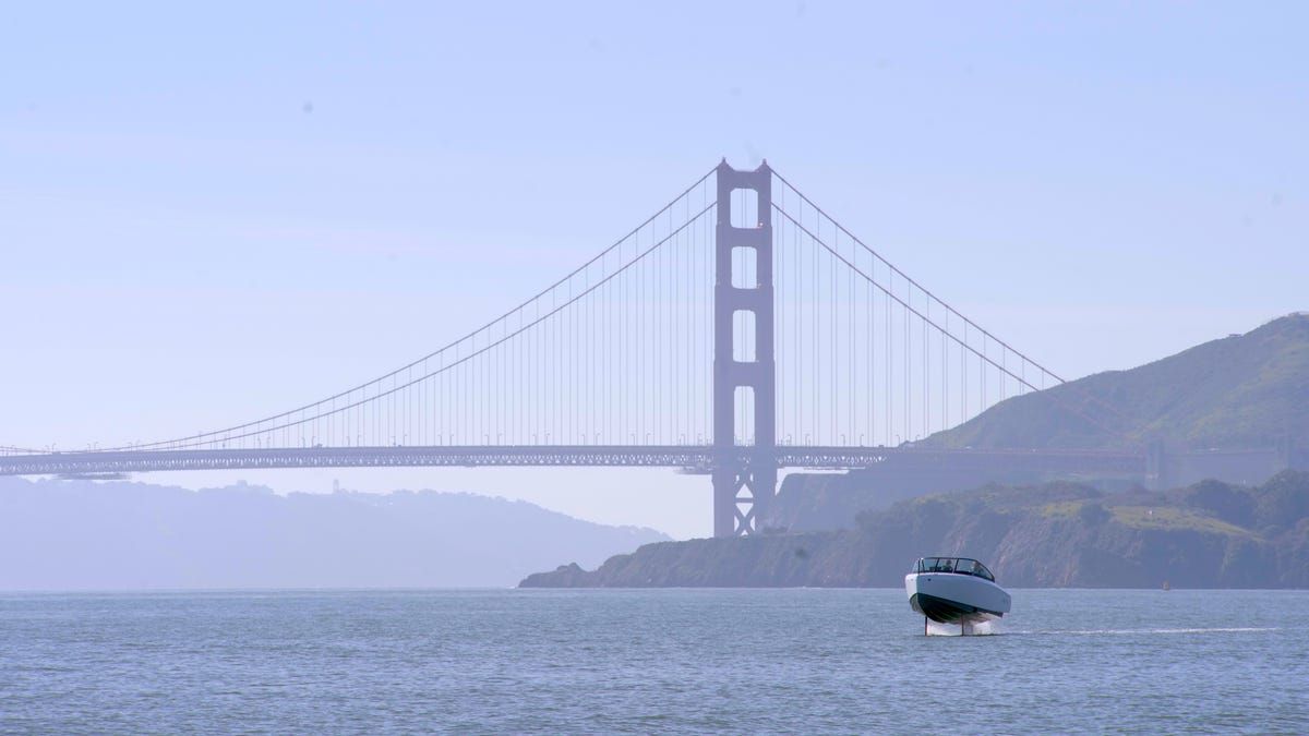 SourceToSink's tweet card. A virtually silent motor, no gas fumes, and no crashing on the waves -- my first ride in Candela's C-8 electric hydrofoil gave me a glimpse at the future of luxury water travel.