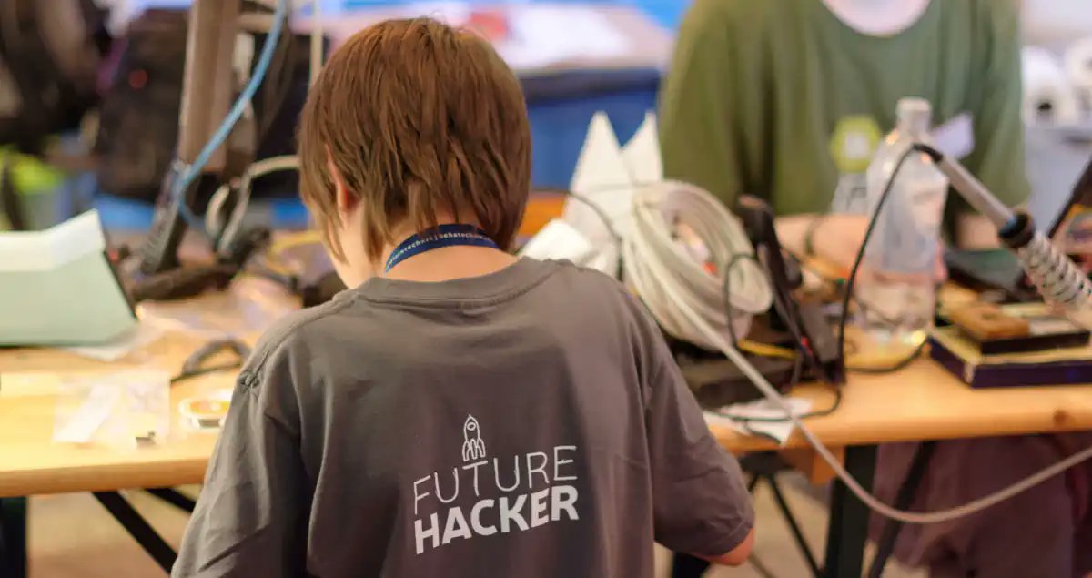 codeweekHH's tweet card. Zu unserer Freude haben sich in den letzten Jahren immer mehr Junghacker:innen auf dem Congress eingefunden. Daher bieten wir auch diesmal, wie schon in den Vorjahren, einen speziell auf Kinder und...