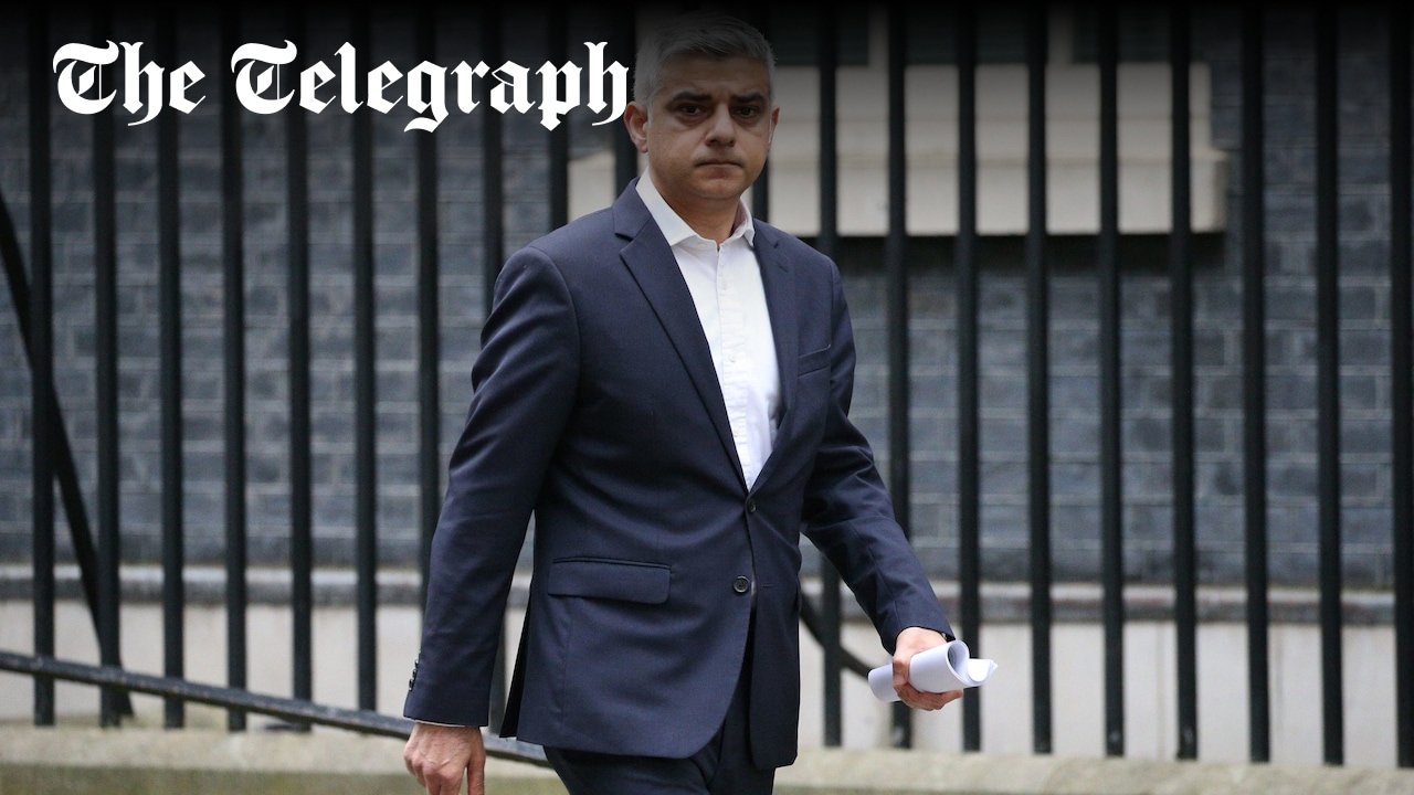 MPIainDS's tweet card. Bill for flights increased by £154,238 on the year before, while hotel bill went down from £479,307