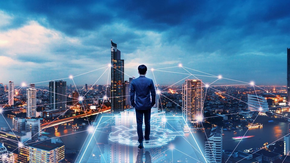 RobCoev's tweet card. Dankzij smart devices is alles wat we willen weten en hebben bereikbaar op het moment dat we dat willen. Deze omslag betekent voor organisaties en ondernemingen veelal een inbreuk op hun business...