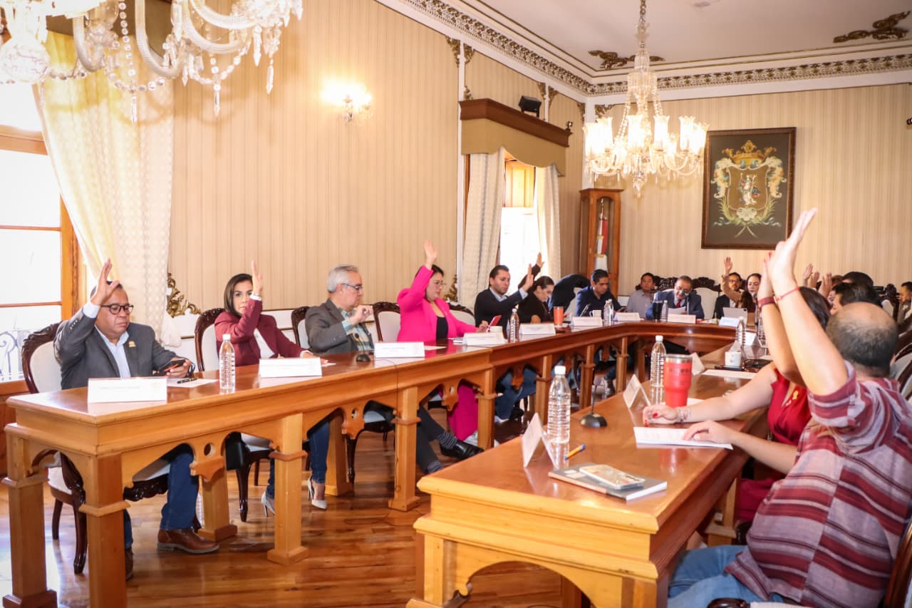 ElOtroEnfoque1's tweet card. El Ayuntamiento de Guanajuato aprobó iniciativas para impulsar la participación de adultos mayores y crear un nuevo Reglamento de Protección Animal, además de avalar el Programa Municipal de Protec...