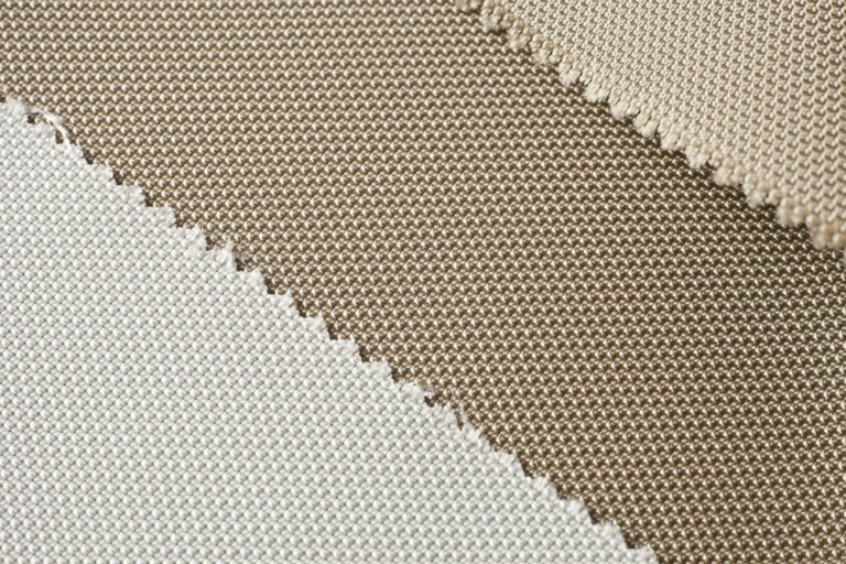 Materfad's tweet card. La propiedad antiadherente y el proceso de limpieza se transfieren a la superficie del tejido mediante nanotecnología.