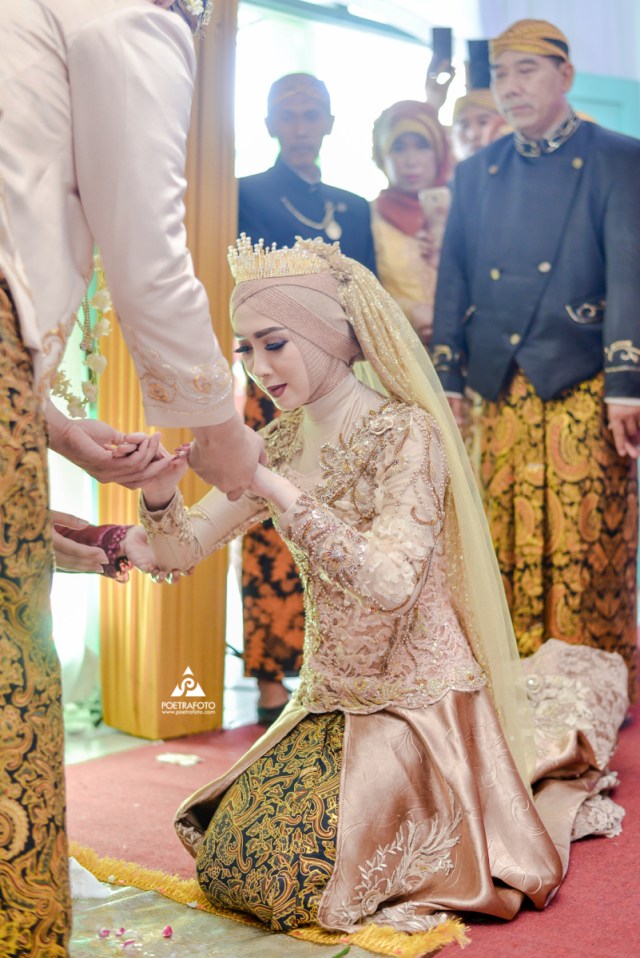 poetrafoto's tweet card. Panggih Pengantin Jawa Wedding Hijab Pernikahan Temanggung Jawa Tengah. Foto Pengantin Wedding Pernikahan Temanggung Elisa+Iqbal by PoetraFoto Fotografer Pernikahan Temanggung Jawa Tengah