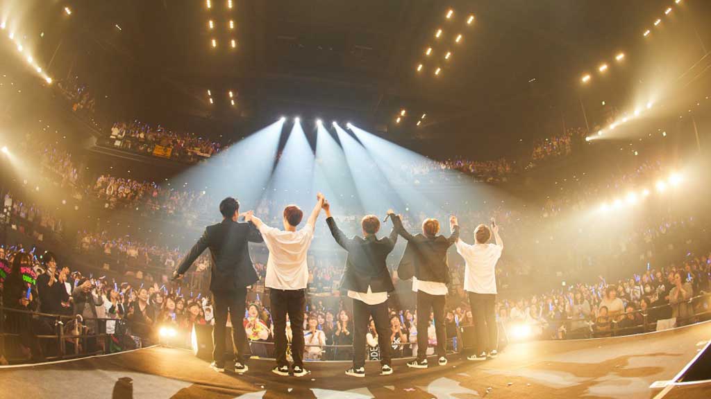 barks_news's tweet card. CODE-V、ラストライブ「こんなに愛されて本当に幸せなグループでした」