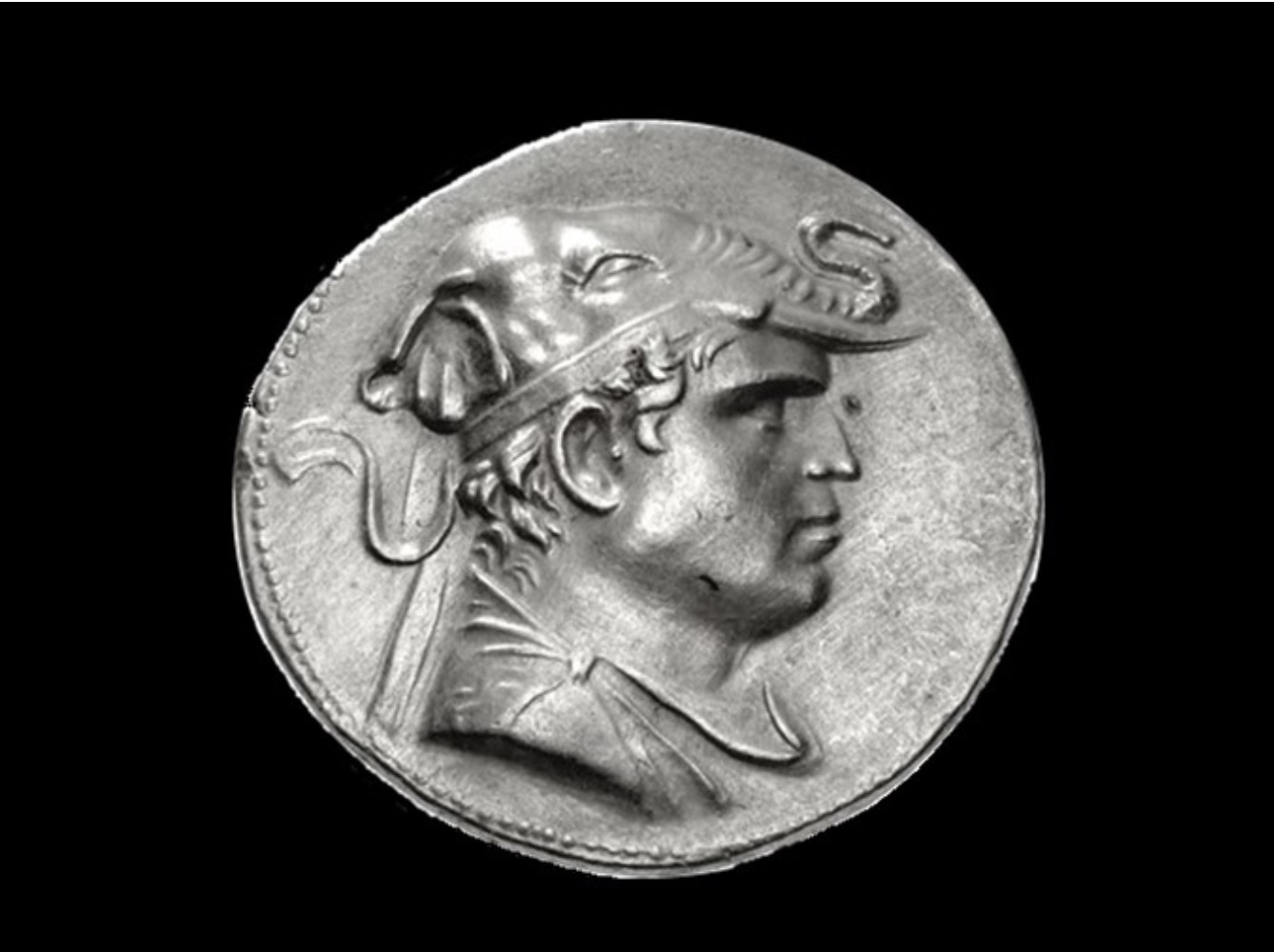 AntigoneJournal's tweet card. BIJAN OMRANI Piecing together Greek influence in the Asian kingdom of Bactria.