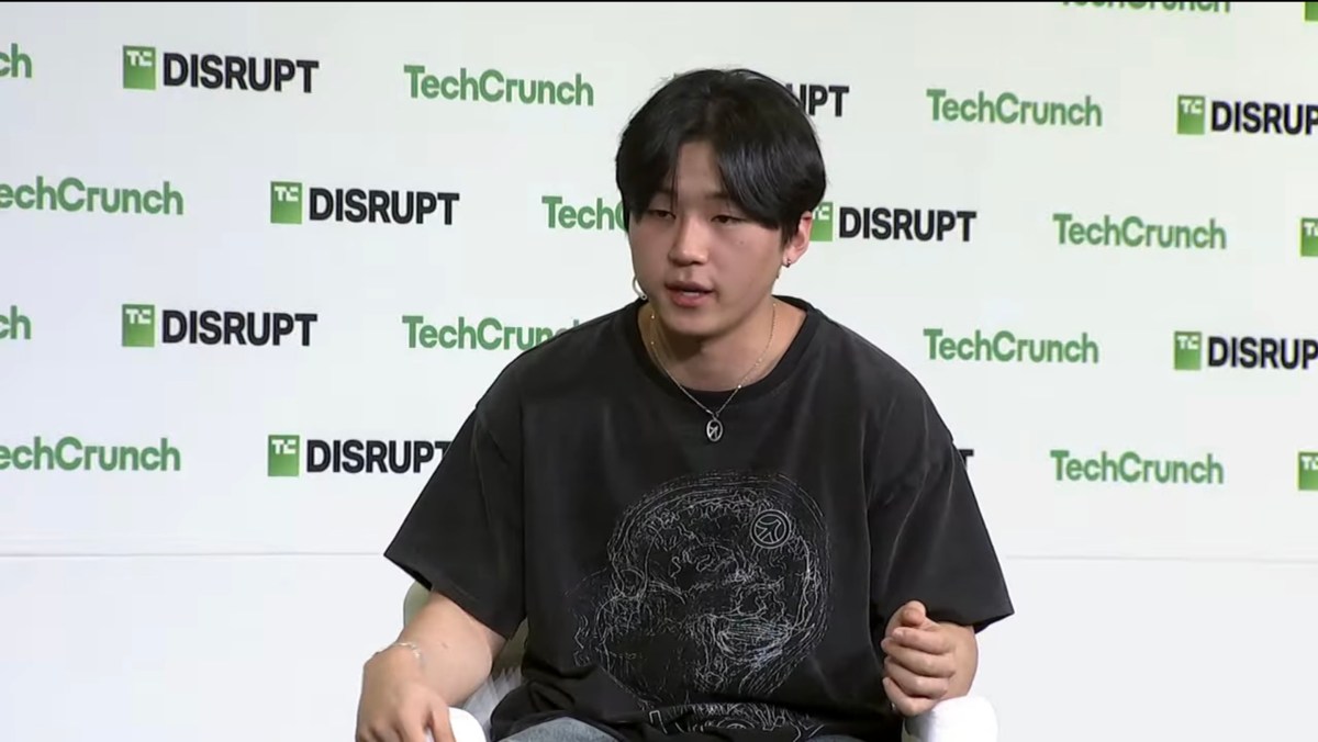 TechCrunch's tweet card. Lee declined to share Cluely's financial metrics just four months after boasting how quickly the startup is growing.