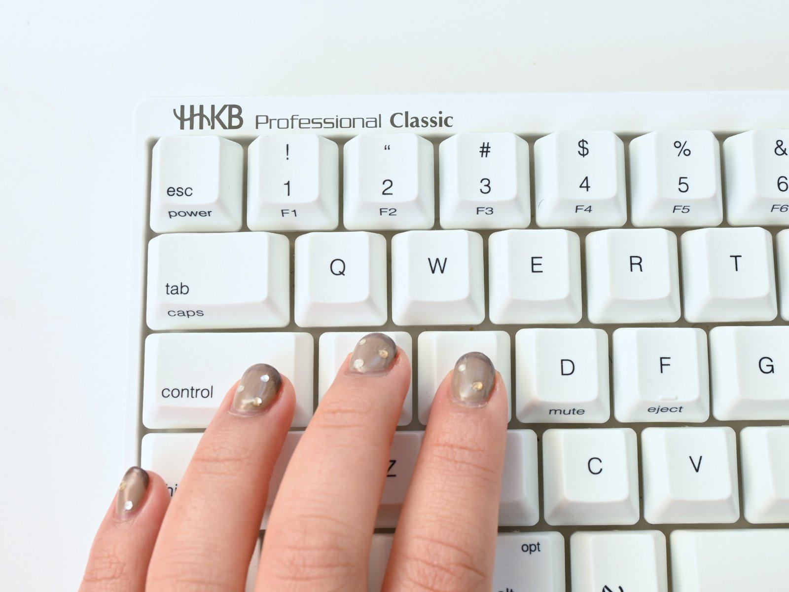 alpinev6turbo's tweet card. 　「キーボード沼」にハマって、1年近く。はじめこそ「ストローク？ 軸？ 何それ？」と思っていた私も、ついに4台目で沼を抜け出せそうです。