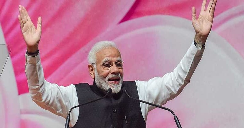 KannadaPrabha's tweet card. ನವದೆಹಲಿ: ಸುಮಾರು 95 ಕೋಟಿ ಜನರು ಒಂದಲ್ಲ ಒಂದು ಸಾಮಾಜಿಕ ಭದ್ರತಾ ಯೋಜನೆಗಳಿಂದ ಪ್ರಯೋಜನ ಪಡೆಯುತ್ತಿದ್ದಾರೆ. ಆದರೆ, 2015 ರವರೆಗೆ ಸರ್ಕಾರಿ ಯೋಜನೆಗಳು 25 ಕೋಟಿಗಿಂತ ಕಡಿಮೆ ಜನರನ್ನು ತಲುಪಿವೆ