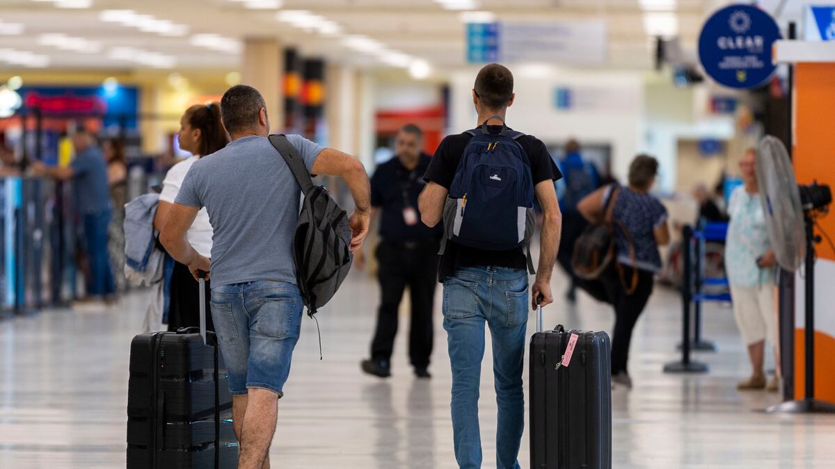 IntEconomicspr's tweet card. El economista Gustavo Vélez advierte que “el gobierno y el sector privado deben tomar nota y ver si aún es posible salir del actual callejón sin salida y buscar rutas alternas orientadas a la...