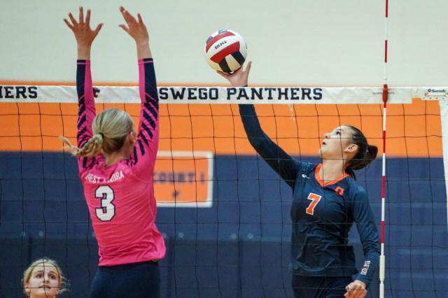 BeaconNSports's tweet card. Hannah Herrick leads with 10 kills as Oswego bounces back with a 26-24, 25-17 win over West Aurora.