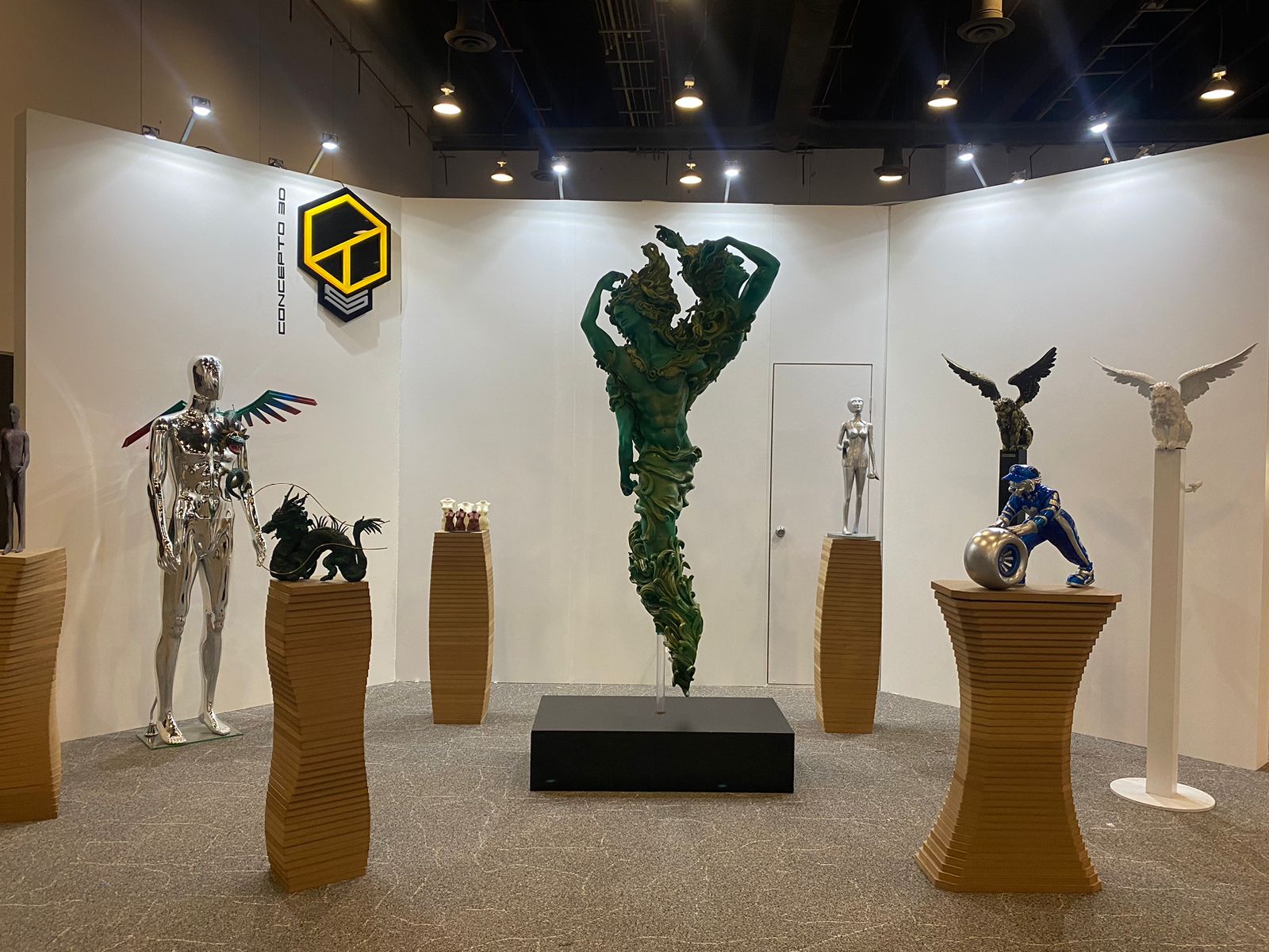 qtf's tweet card. La combinación entre arte y tecnología cobra vida en las obras de Zaid Badwan, conocido como El Hombre Robot, quien recientemente se presentó en Arte Capital...