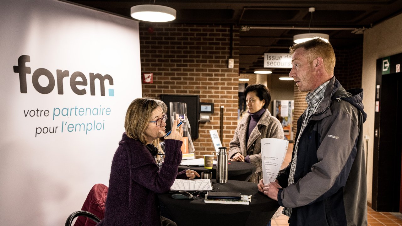 codip's tweet card. Quelles sont les ambitions du nouveau gouvernement wallon en matière d'emploi et de formation? Voici ce que contient l'accord de gouvernement signé par le MR et Les Engagés.