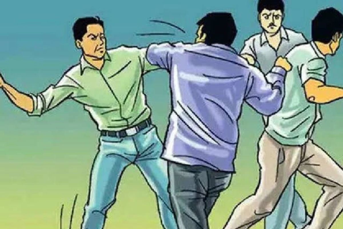 002rahulkashyap's tweet card. आंवला के पूर्व सांसद धर्मेंद्र कश्यप के फुफेरे भाई पर सड़क किनारे फड़ लगाने वालों ने गुरुवार की रात जानलेवा हमला कर दिया। युवक के हाथ-पैर काट दिए। घायल की हालत गंभीर बनी हुई है। पुलिस मामले की जांच...