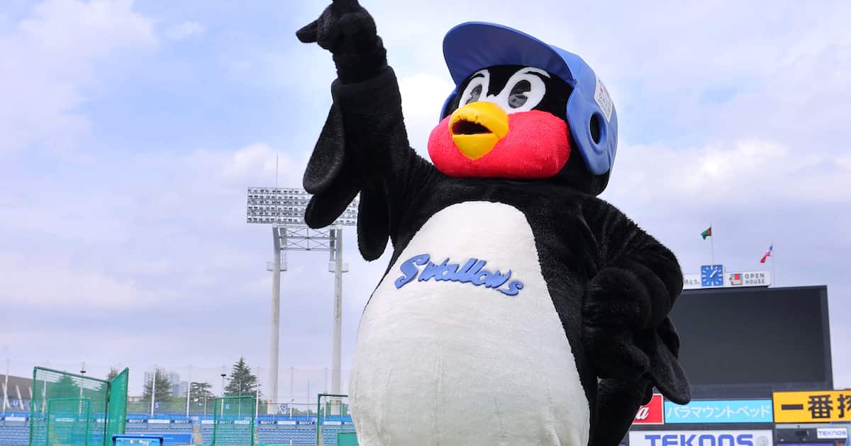 sanspo_swallows's tweet card. ヤクルトは19日、球団公式マスコット「つば九郎」が当面、活動を休止すると発表した。担当スタッフが死去したため。つば九郎は今月上旬に1軍の沖縄・浦添キャンプを訪…