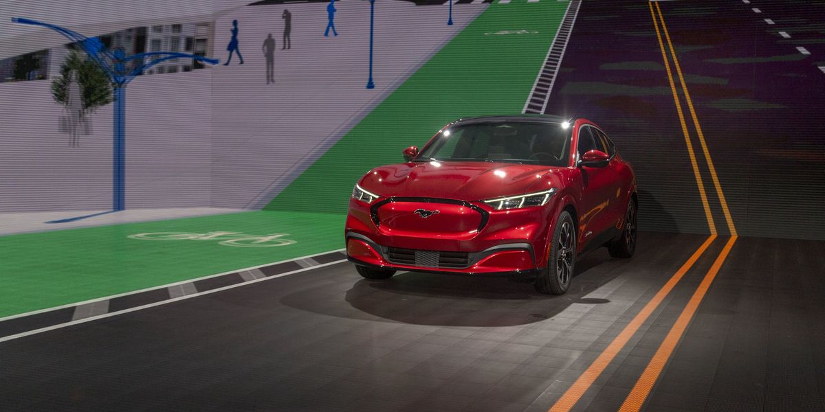 brainify78's tweet card. Self-driving tech is better treated as a convenience, not a safety feature