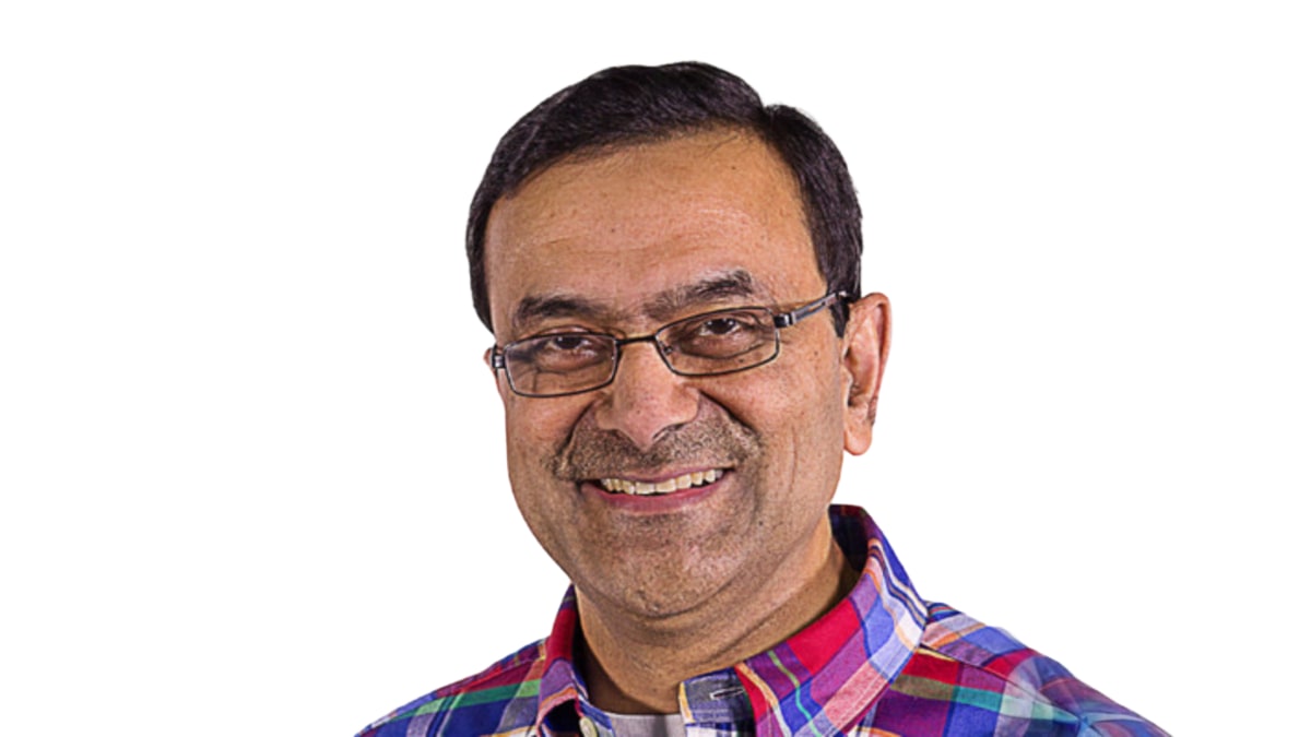 BayesianNetwork's tweet card. Praveen Sharma explains how Bayesian network studies for Lyft revealed hidden levers to boost five-star ratings for both riders and drivers.