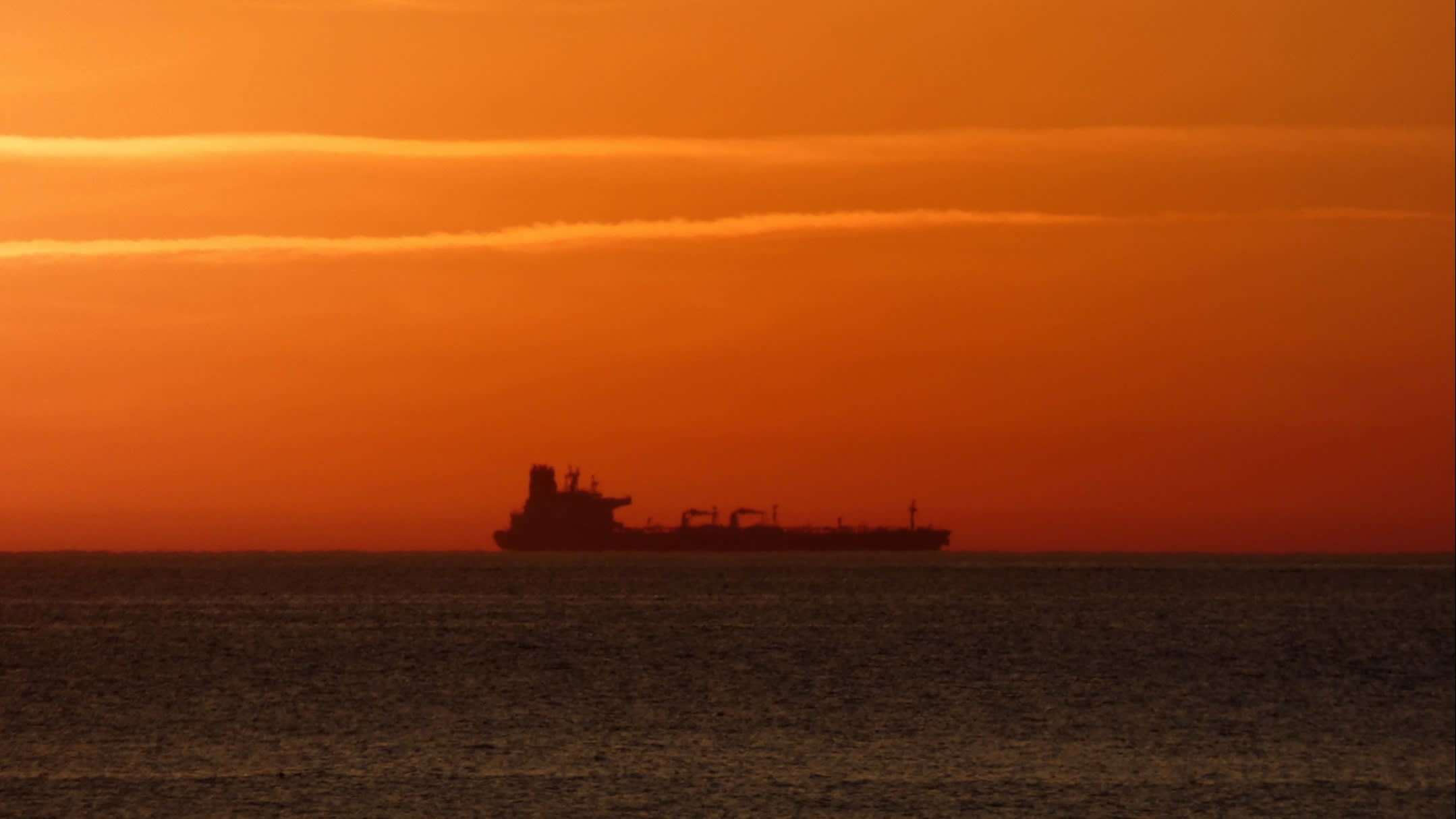 JMGlachant's tweet card. Berlin increases controls on vessels heading eastward through the Fehmarn strait