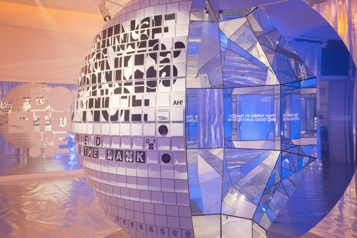 10Decoracion's tweet card.  