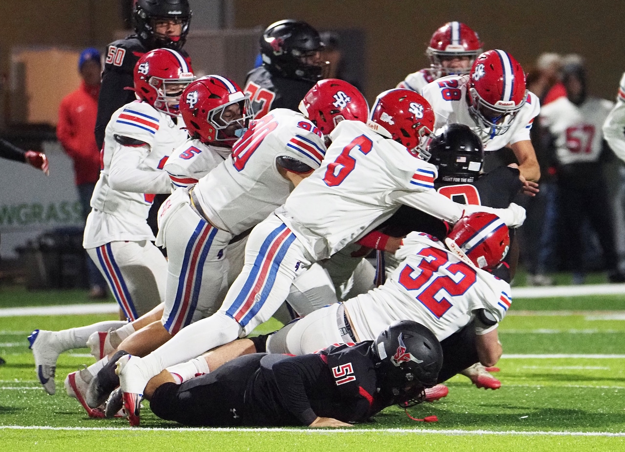 BenThomasPreps's tweet card. University of Oregon commitment also ran for a pair of touchdowns in regular-season finale.