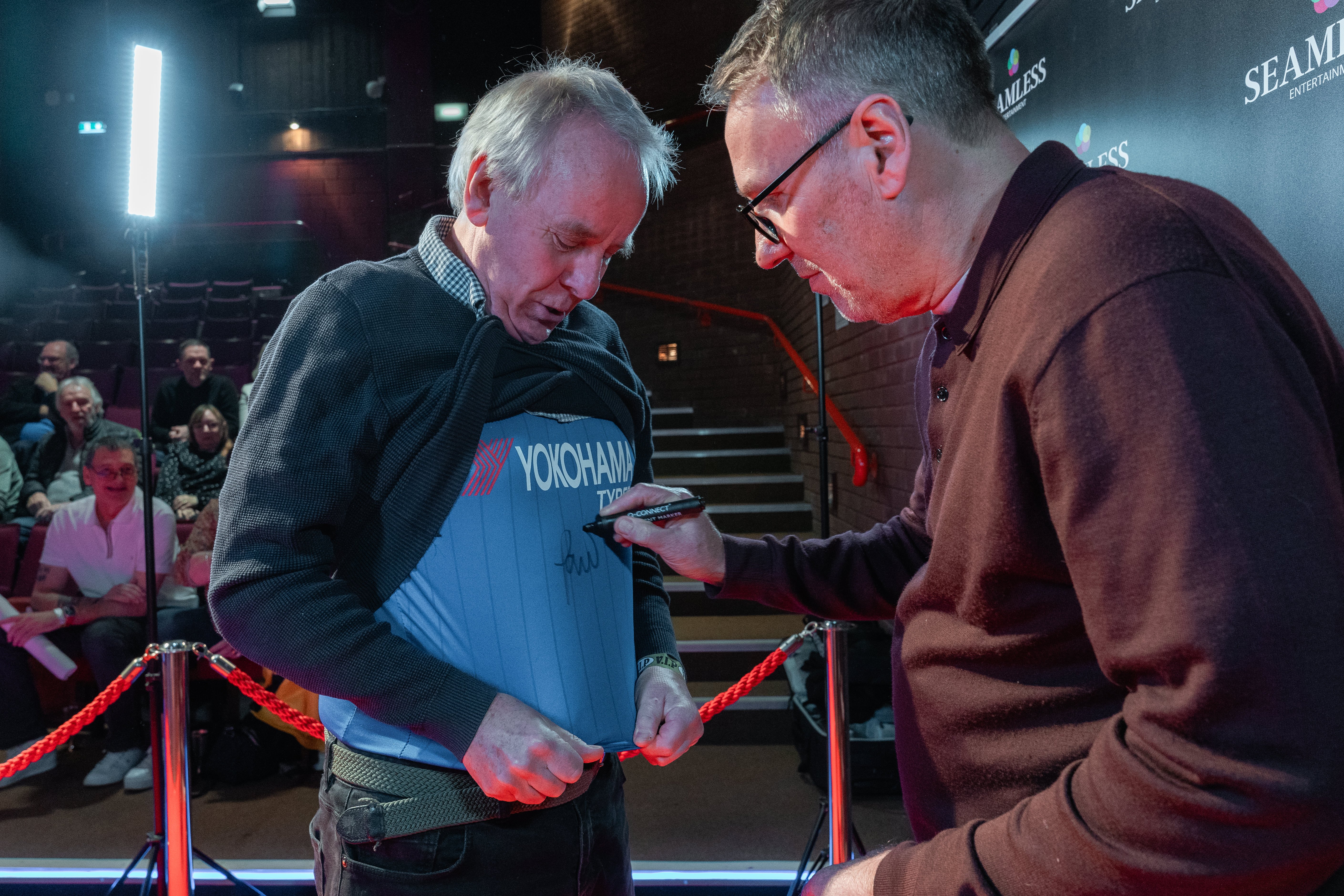 SeamlessEnt1's tweet card. Stay updated with the latest entertainment news on sport, music, film, and TV. Discover exclusive celebrity meet and greet events here for that inspired fan experience.