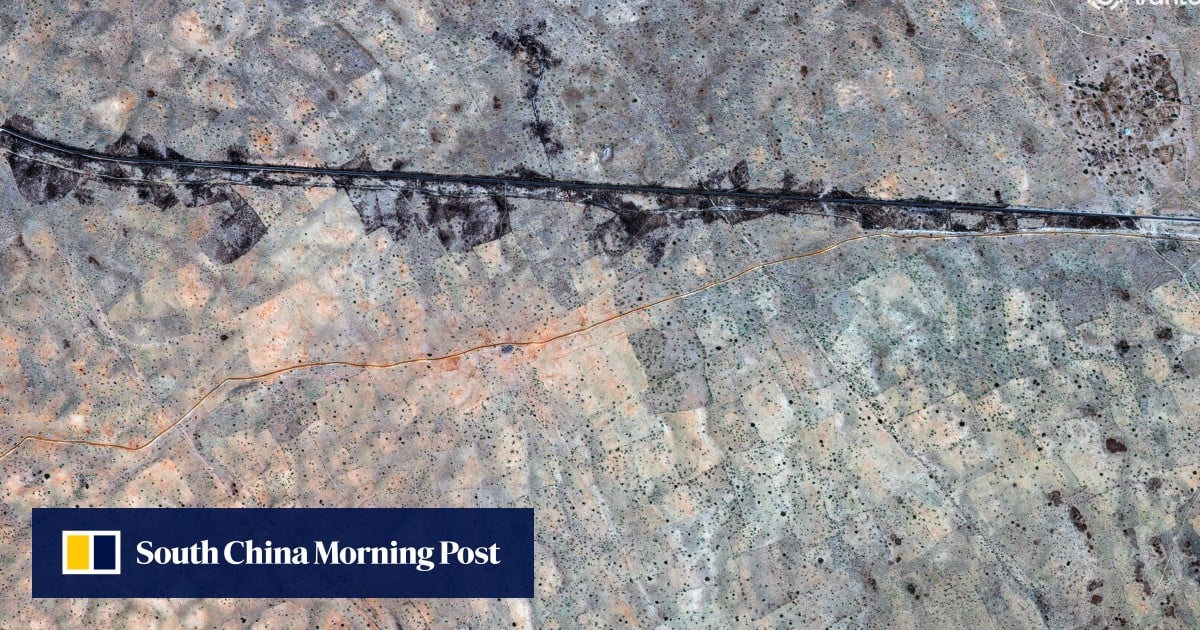 Save_GlobalNews's tweet card. Satellite imagery shows earthen berms that have trapped civilians in the city of El-Fasher, where killings have taken place.